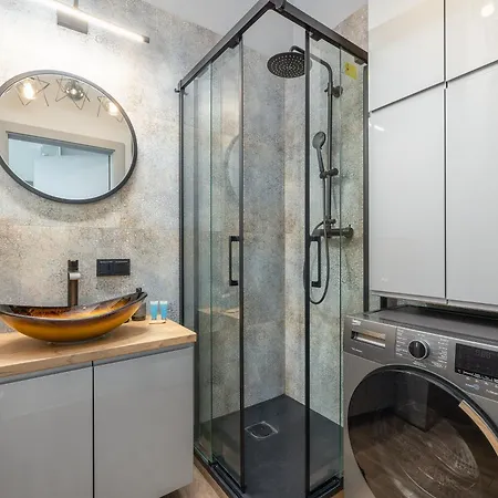 Hanza Tower 738 Apartment *