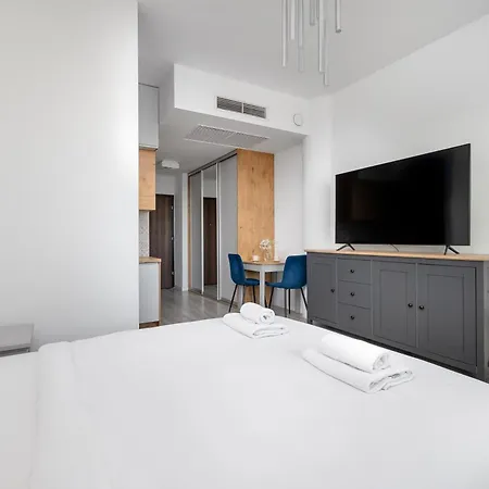 Hanza Tower 738 Apartment