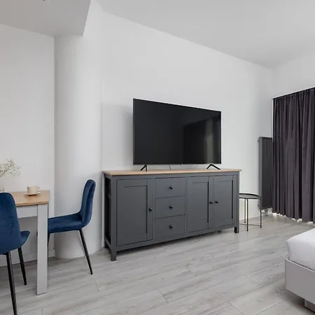 Hanza Tower 738 By Bookinghost