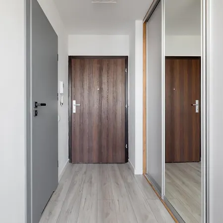 Hanza Tower 738 *