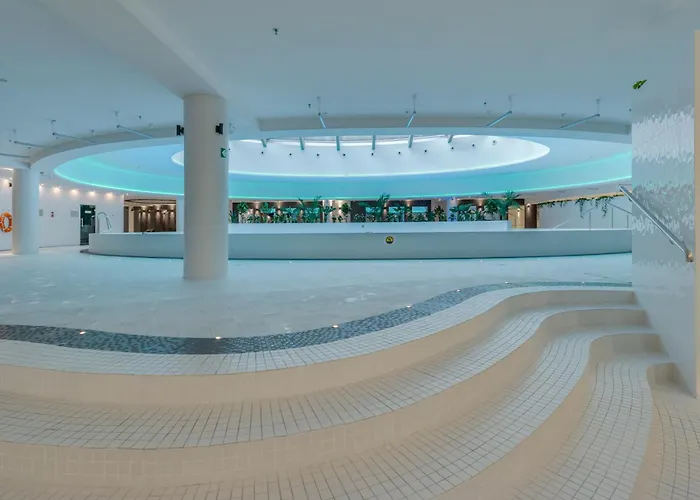 Hanza Tower 738 By Bookinghost 什切青