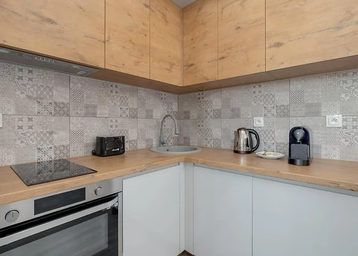 Hanza Tower 738 By Bookinghost *