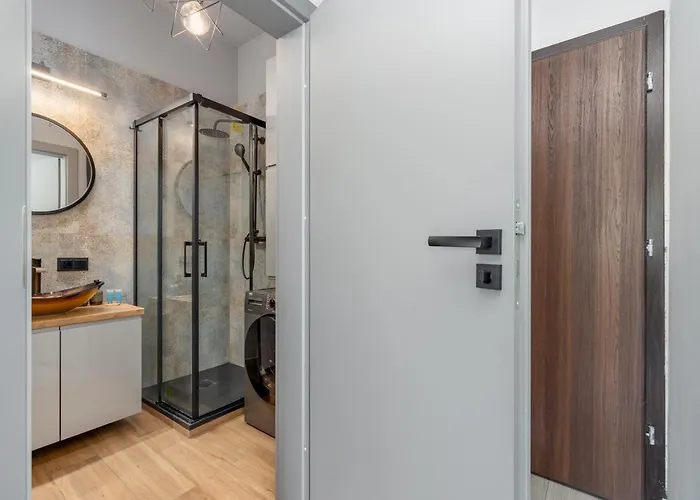 Hanza Tower 738 By Bookinghost *