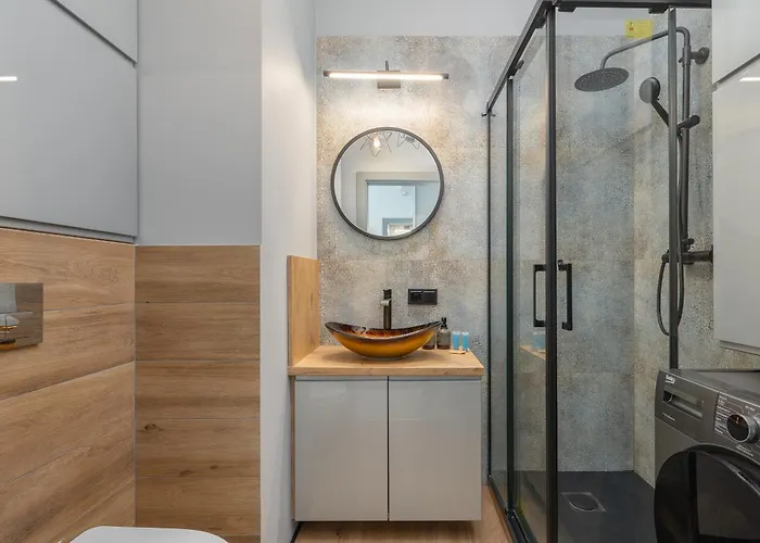 Hanza Tower 738 By Bookinghost 什切青